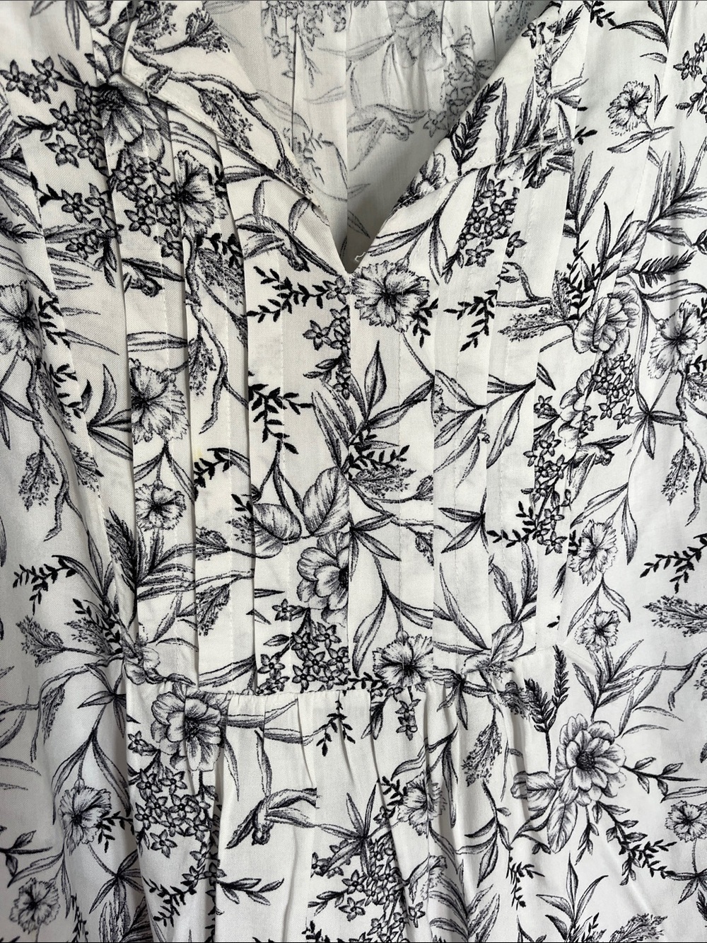 Gloria Vanderbilt White and Black Floral V-Neck Blouse size L - Picture 5 of 10